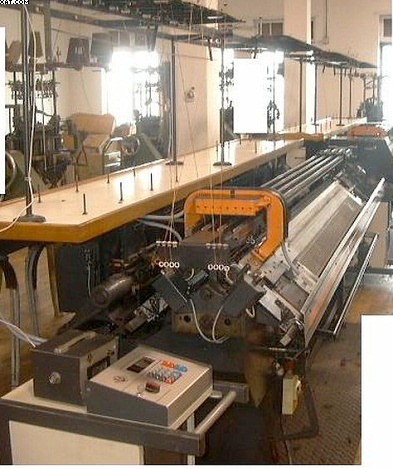 UNIVERSAL MC-610 Flat Bed Knitting Machines, 10 gg.